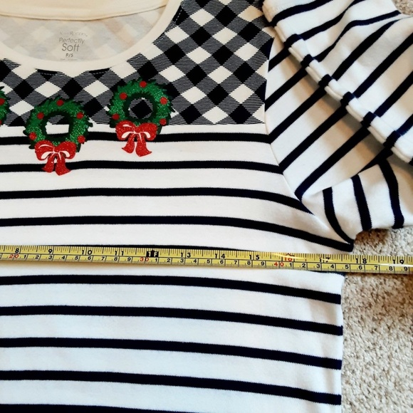 Kim Rogers Christmas Top 3/4 Sleeve Blue White Sz P/S Sparkly Green Wreaths - Picture 6 of 10